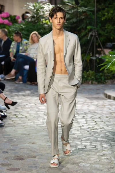 Look 9